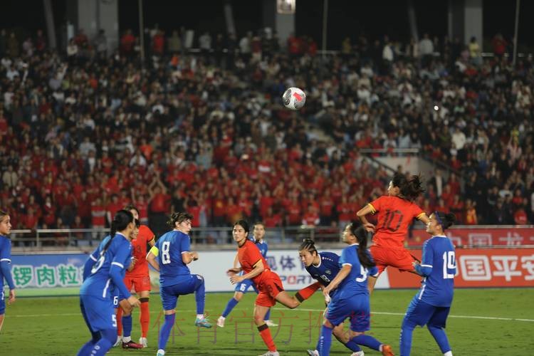 中国女足积蓄力量 力争2015世界杯重返前八 中国女足积蓄力量 力争2015世界杯重返前八